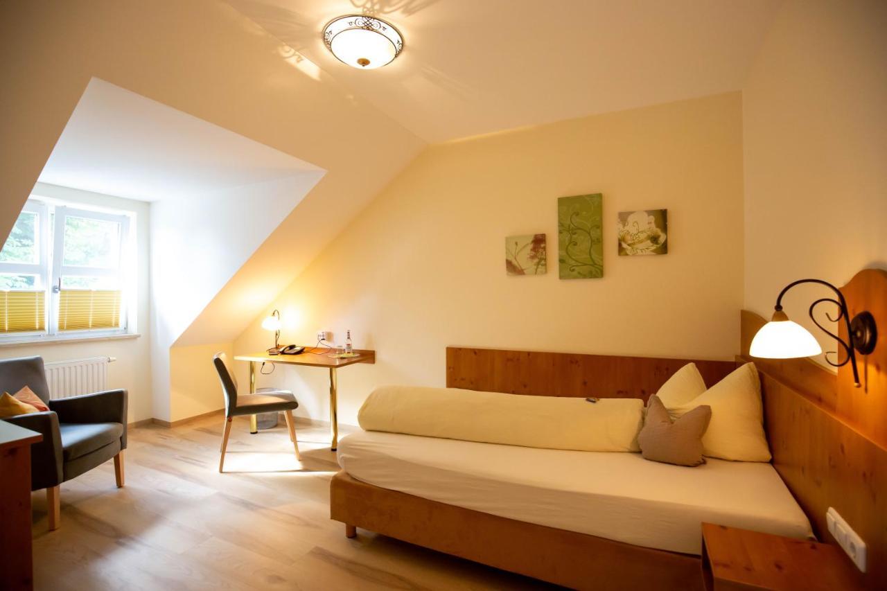 Gasthaus Und Hotel Goettler Josef Rumeltshausen Eksteriør billede