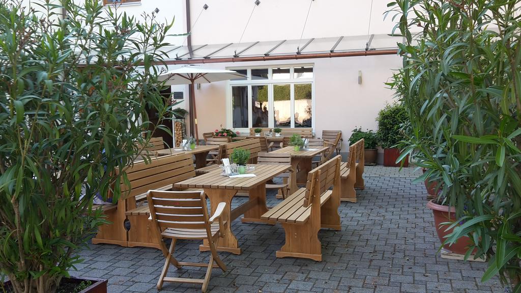 Gasthaus Und Hotel Goettler Josef Rumeltshausen Eksteriør billede